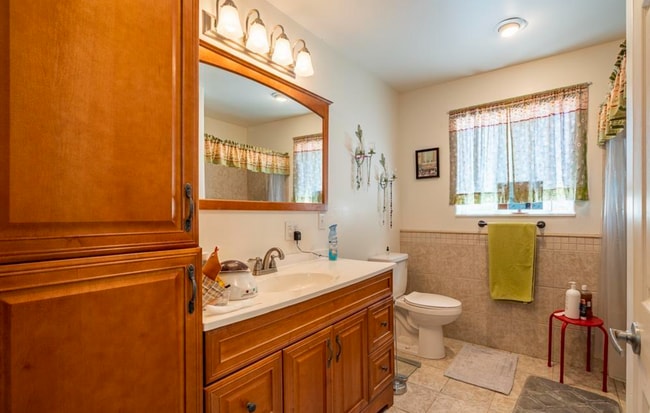 Building Photo - Three Bedroom Bayfield House Available for...