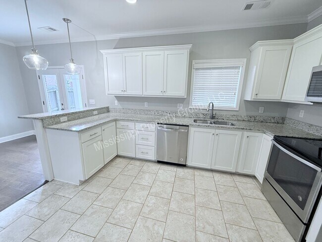 Building Photo - 3BR/2.5BA Home