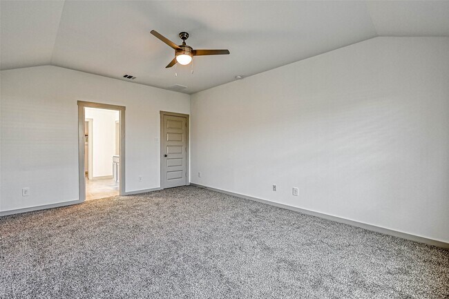 Building Photo - 815 Dahlia Petal Dr