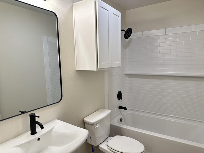 Building Photo - 510 E 23rd St