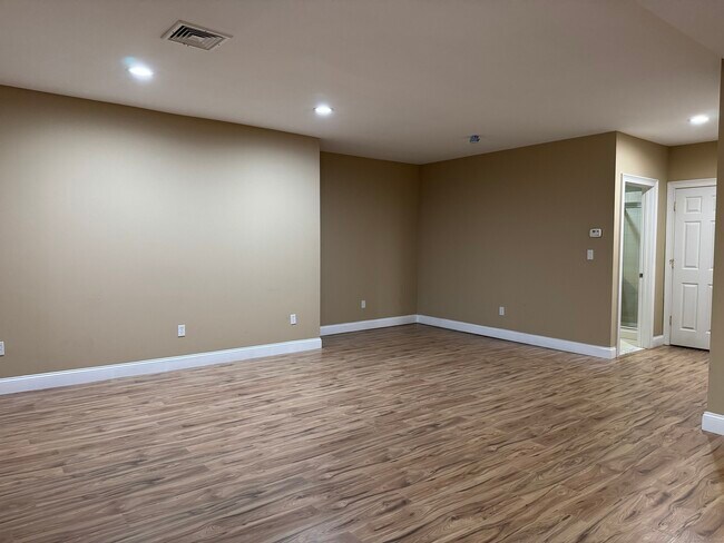 Building Photo - 14 Park Pl Cir