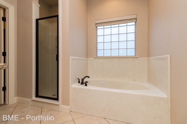 Building Photo - 4 br, 2 bath House - 6717 Blossom