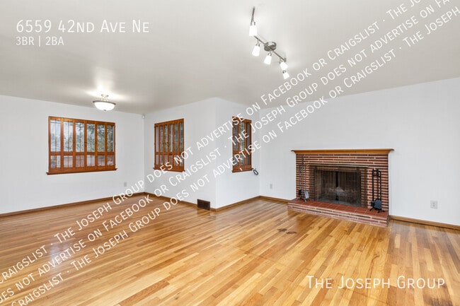 Building Photo - 6559 42nd Ave NE