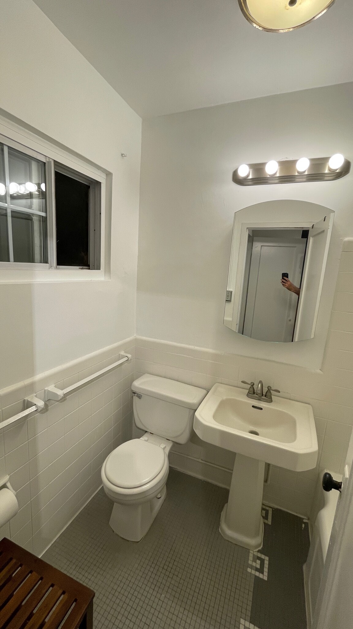 Building Photo - 3338 Valley Dr