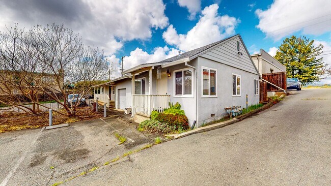 Building Photo - 4940-4942 Sonoma Highway