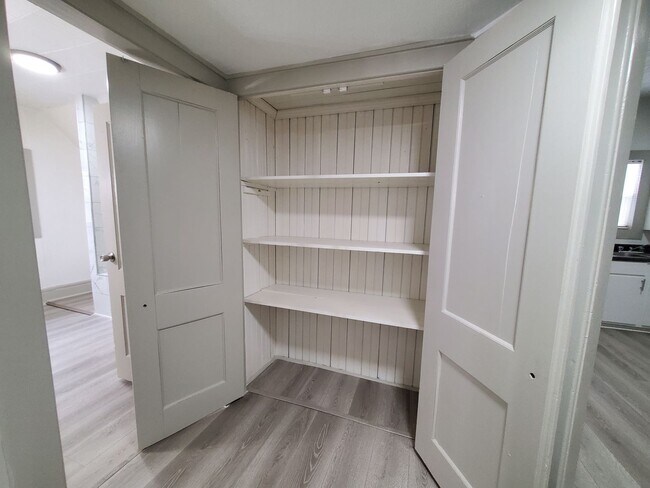 Building Photo - 1478 Johns St