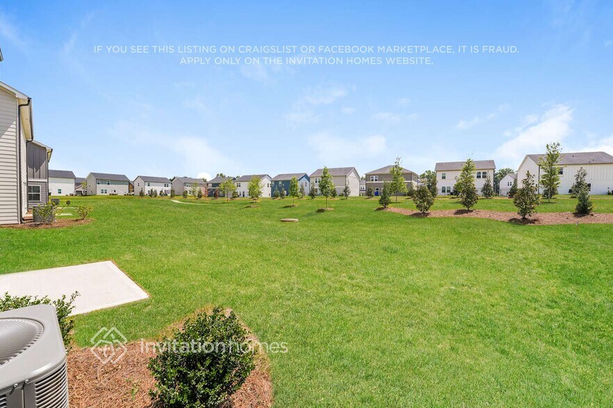 Building Photo - 2105 Boxwood Cir