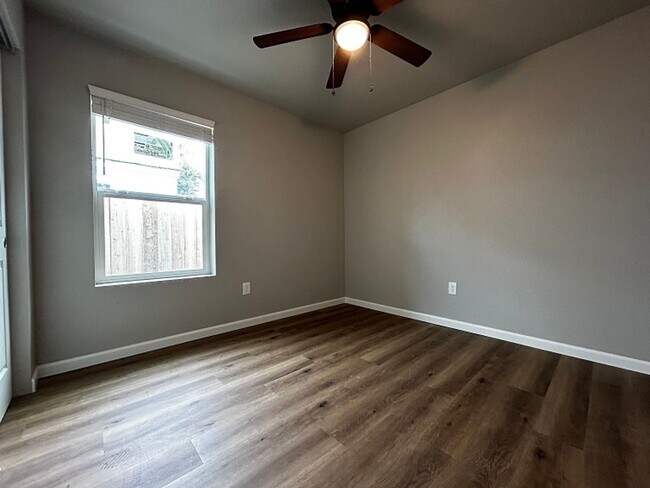 Building Photo - Coming Soon! 2 Bed/1 Bath Home