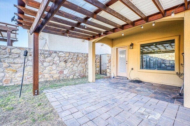 Building Photo - Beautiful 3 bed-2 baths home in 79911