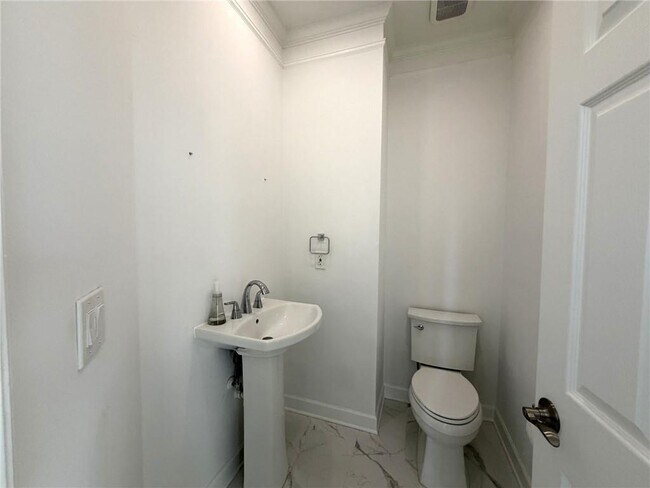 Building Photo - 4865 Chesterfield Ct