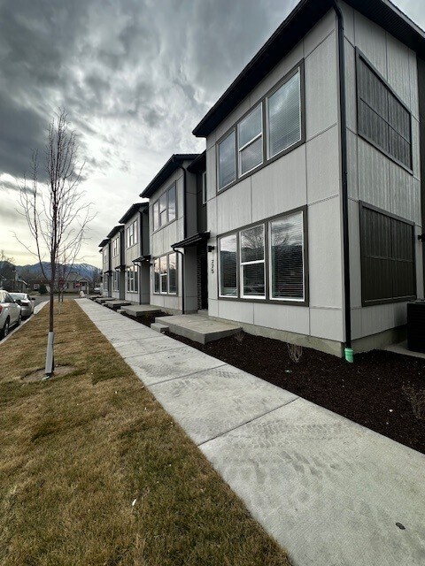 Building Photo - Springville TH 61