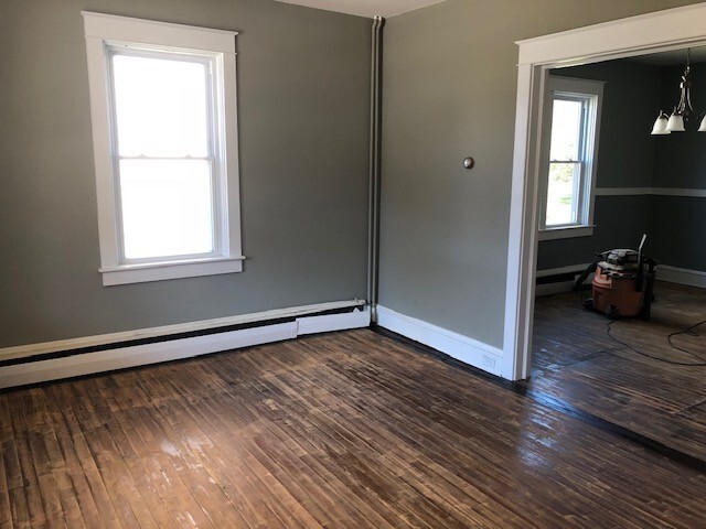 Building Photo - 1359 W Main St