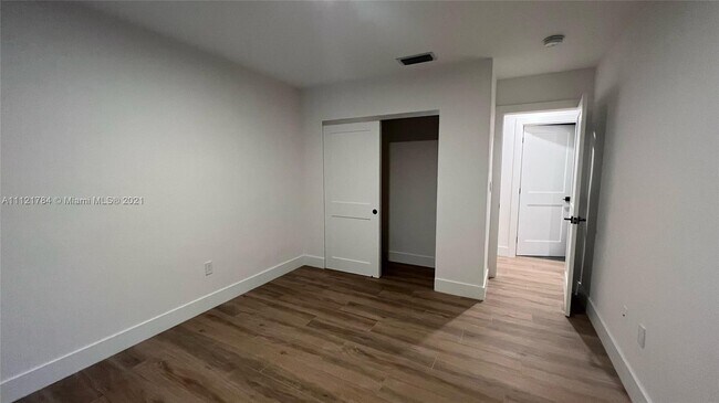 Building Photo - 1460 Campamento Ave