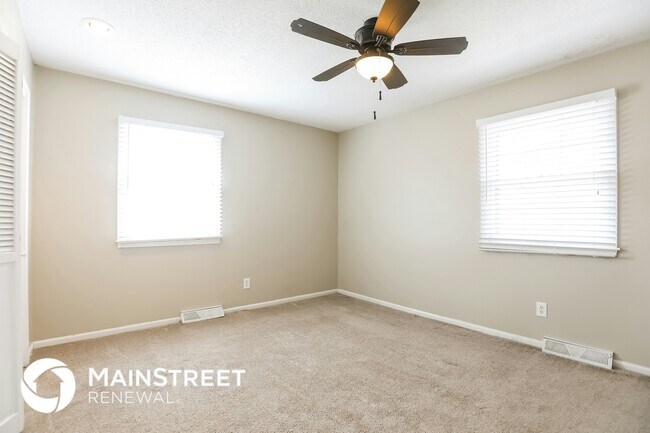 Building Photo - 5820 NW Aspen Ln