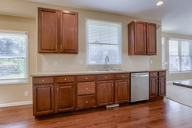 Building Photo - Must See 3 Bedroom In Bellevue!!
