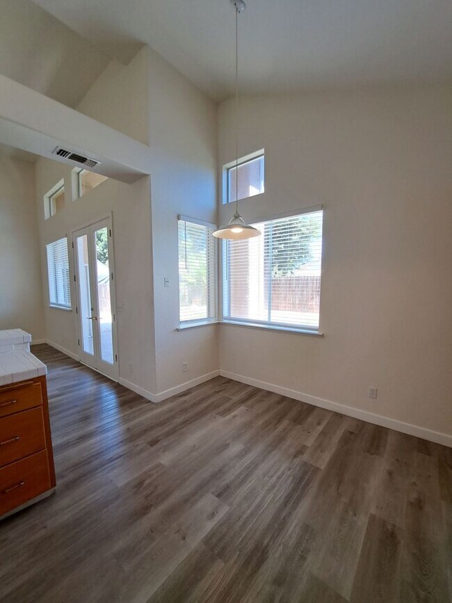 Building Photo - Comfortable Living in a Pet-Friendly Home ...