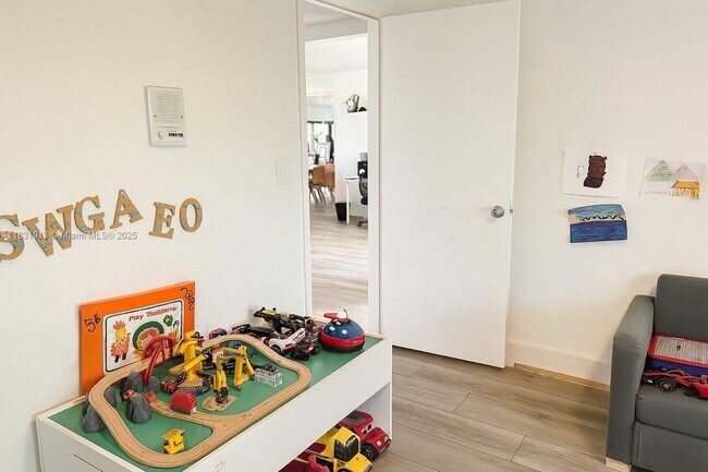 Building Photo - 7441 Bay Hill Dr