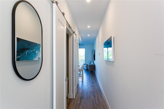 Building Photo - 1709 N Tamiami Trl