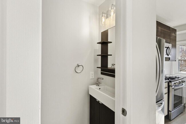 Building Photo - 5105 New Hampshire Ave NW