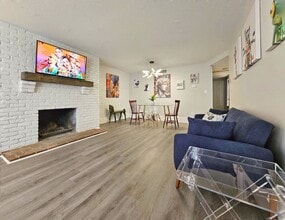 Building Photo - Brownstone charm! 1Bed1bath, first floor brownstone rowhouse condo. Prime location