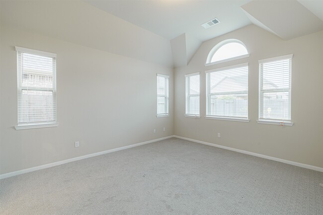 Building Photo - 3002 Roberta Sue Dr