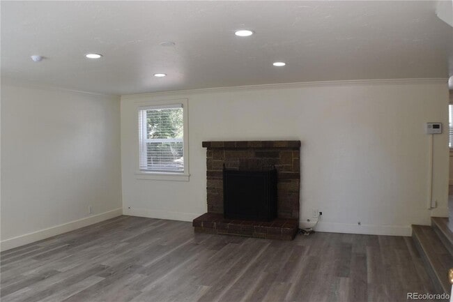 Building Photo - 1328 E St Vrain St