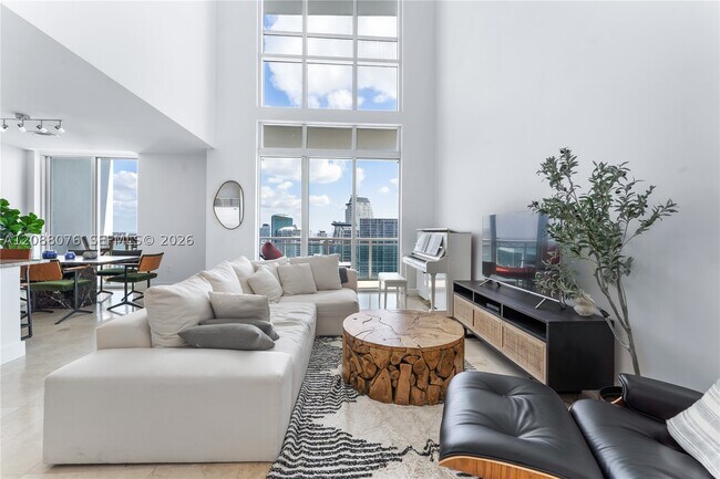 Building Photo - 950 Brickell Bay Dr