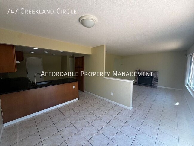 Building Photo - 747 Creekland Cir