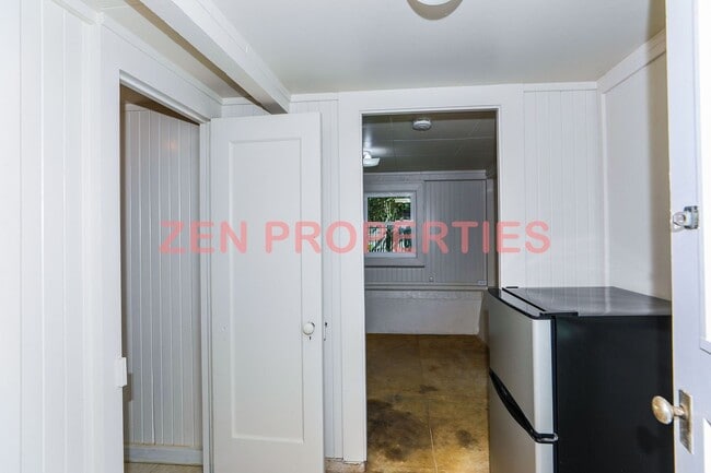 Building Photo - 3 bedroom, 2.5 bath home for rent in Lower...