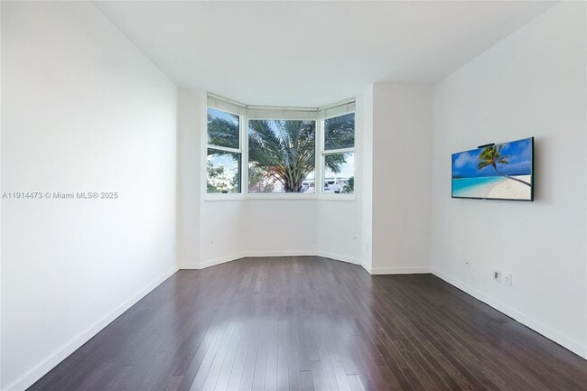 Building Photo - 300 South Pointe Dr