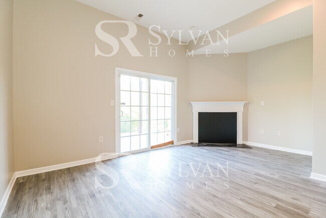 Building Photo - Immerse Yourself in Comfort and Convenience