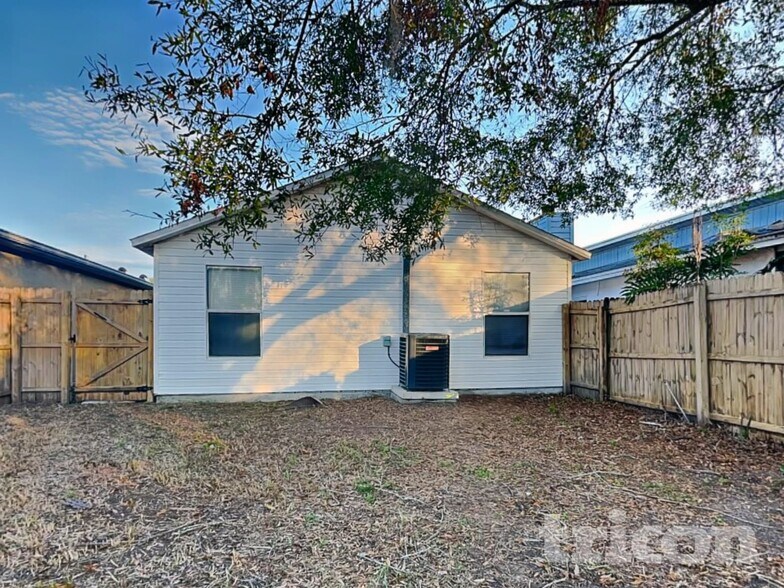 Building Photo - 4317 Longshore Dr