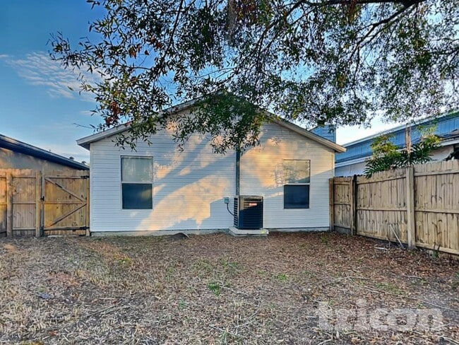 Building Photo - 4317 Longshore Dr