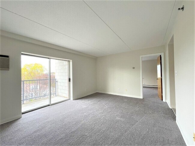 Building Photo - 580 Salem St