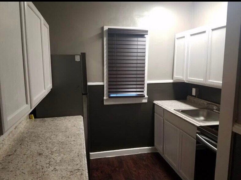 Kitchen - 169 Paddock St