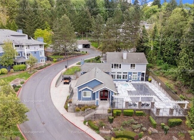 Building Photo - Spacious Cambria Hills Condo – Vaulted Cei...