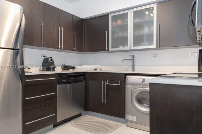 Building Photo - 1500 Bay Rd