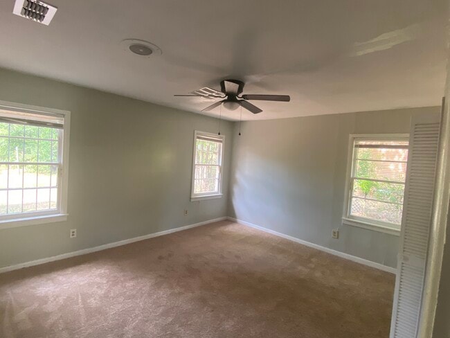 Building Photo - 2107 Spring St