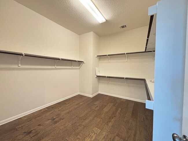 Building Photo - Beautiful 4-Bedroom Home with Free Communi...