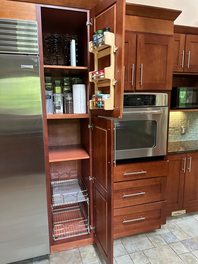 Building Photo - 16 Gibbons Ln