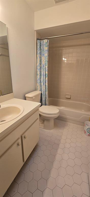 Building Photo - 1020 NE 30th Ave