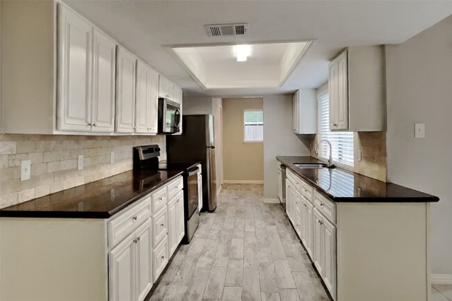 Building Photo - 18106 Navajo Trail Dr