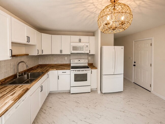 Building Photo - 3 Bed 1 Bath Rental in Rome NY