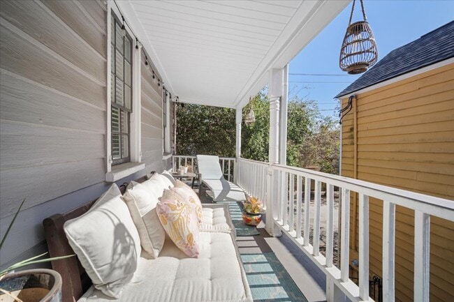 Building Photo - 237 Coming St