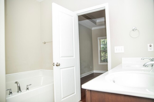 Building Photo - 4 Bedroom 2 Bathroom Rental in Cullman City.