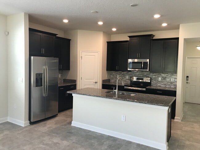 Building Photo - NEWER 3/2 Plus Den Home at The Oaks in Mos...