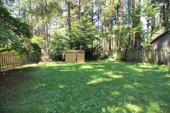 Building Photo - 16711 SW Lake Forest Blvd