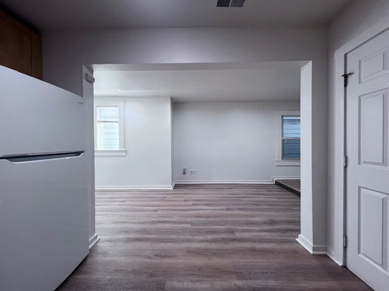 Building Photo - 699 30th St