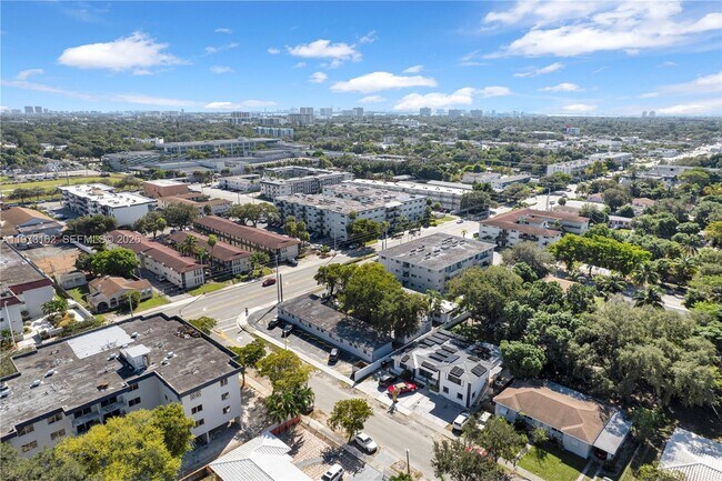 Building Photo - 13390 NE 6th Ave