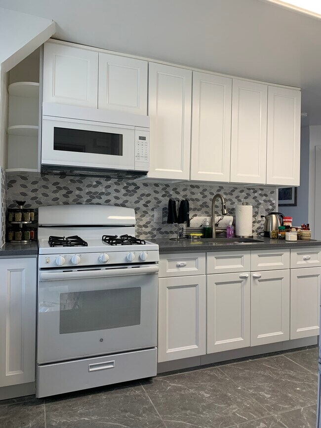 Kitchen - 214 Beach 27th St